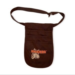 brown hooters apron